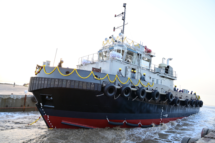 Navy’s Make In India 3rd 25T Bollard Pull Tug Bajrang launched in Bharuch