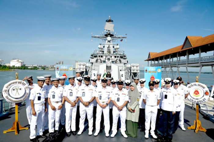 印度海军军舰德里号今天从马来西亚巴生港出发，完成港口停靠