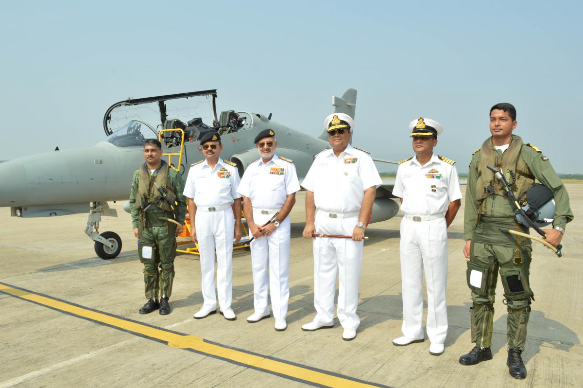 (l to r) Commander Hemant Salunkhe (Commaning Officer AJT 132 Squadron), Vice Admiral Shekhar Sinha (FOC-in-C West), Admiral DK Joshi (Chief of the Naval Staff), Vice Admiral Anil Chopra (FOC-in-C, East), Captain Shobhit Srivastava (CO Dega), Lieutenant Commander Pradeep Shukla (AJT aircrew)