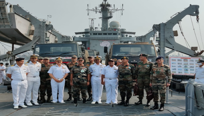 Lt Gen CP Mohanty, AVSM, SM, VSM, GOC-in-C, Southern Command Visits ENC
