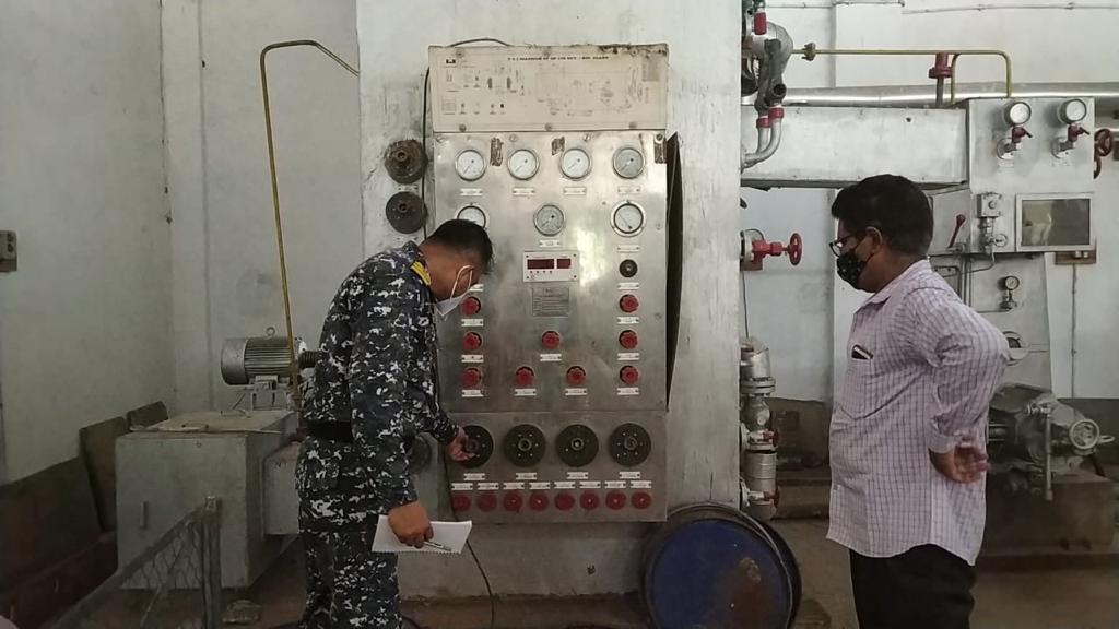 आंध्र प्रदेश में भारतीय नौसेना टीम द्वारा दो प्रमुख ऑक्सीजन प्लांटों की मरम्मत