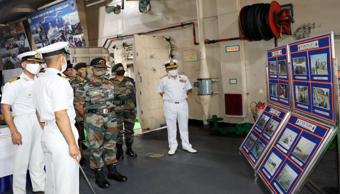 भारतीय नौसेना ने थल सेना और वायु सेना के साथ संयुक्त अभ्यास आयोजित किया