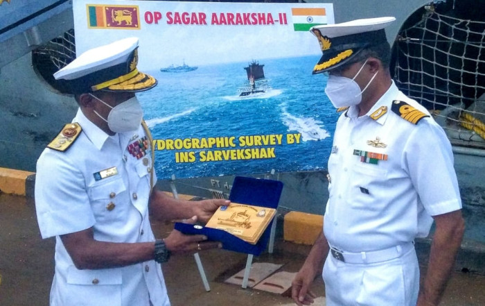 भारतीय नौसेना पोत सर्वेक्षक सर्वेक्षण सहायता के पूरा होने पर कोलंबो से रवाना हुआ