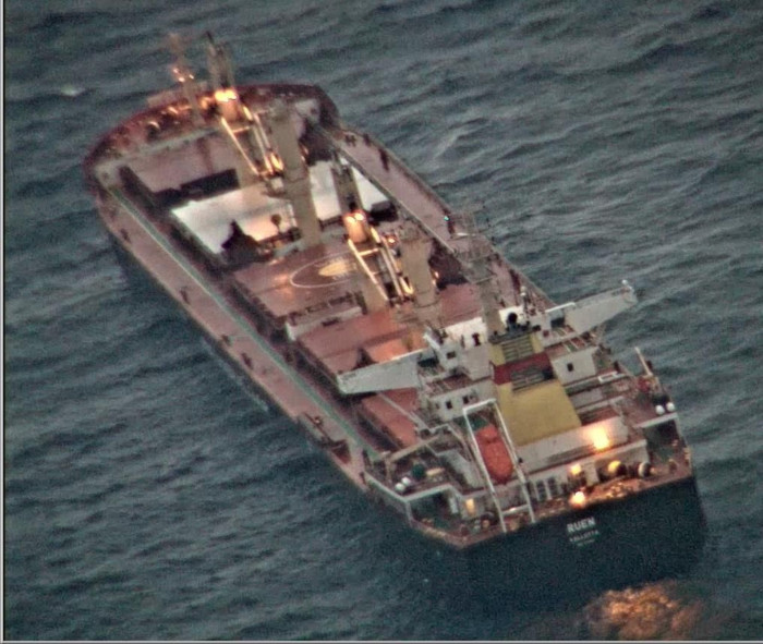 भारतीय नौसेना के मिशन पर तैनात प्लेटफॉर्म्स ने अरब सागर में अपहरण की घटना का जवाब दिया
