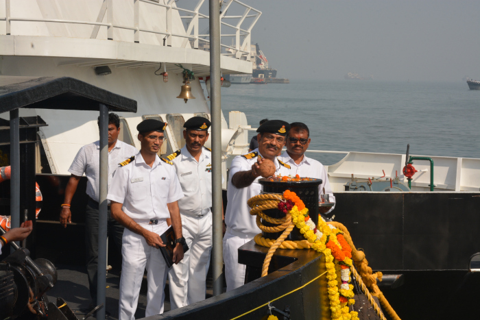 एन.ए.डी. (करंजा) के लिए मुंबई के नौसेना डॉकयार्ड में 28 दिसंबर 23 को 8 x मिसाइल सह गोला-बारूद (एम.सी.ए.) बार्ज परियोजना के मिसाइल सह गोला-बारूद (एम.सी.ए.) का चौथा बार्ज, एल.एस.ए.एम. 10 (यार्ड 78) शामिल