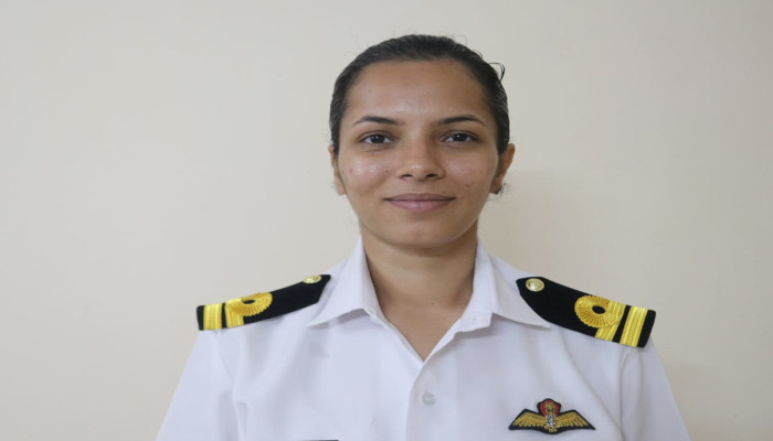 नौसेना के प्रथम महिला पायलट बैच ने काम आरंभ किया