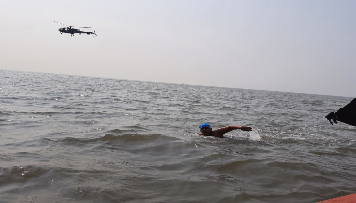 जिया राय, एक 12 साल का नौसेनिक बच्चा , ऑटिज्म स्पेक्ट्रम विकार के बारे में जागरूकता पैदा करने के लिए 36 किलोमीटर तैरा