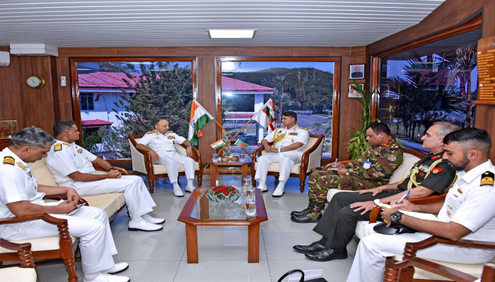 नौसेनाध्यक्ष, बांग्लादेश नौसेना द्वारा दक्षिणी नौसेना कमान का दौरा