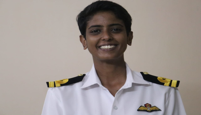 नौसेना के प्रथम महिला पायलट बैच ने काम आरंभ किया