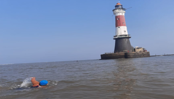 जिया राय, एक 12 साल का नौसेनिक बच्चा , ऑटिज्म स्पेक्ट्रम विकार के बारे में जागरूकता पैदा करने के लिए 36 किलोमीटर तैरा