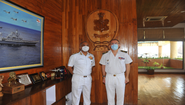 रियर एडमिरल जैक्स फायर्ड, हिंद महासागर में फ्रेंच जाइंट फोर्सेज़ कमांडर (एएलआईएनडीआईईएन) का एचक्यूडबल्यूएनसी का दौरा