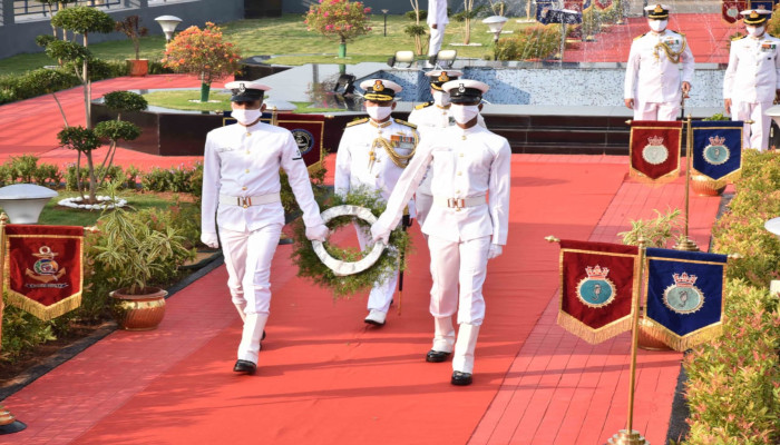 Floral Tributes Paid to Veers on Navy Day