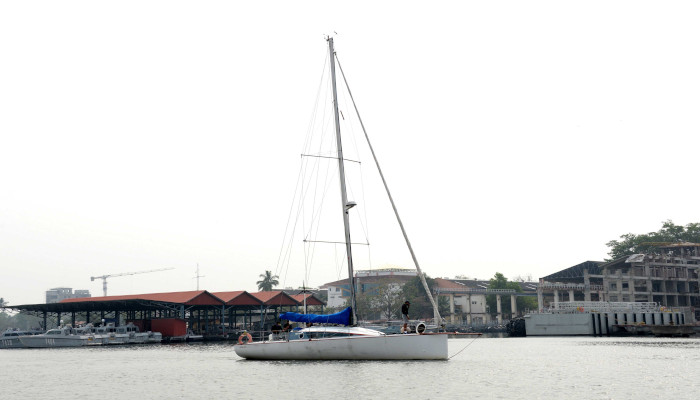 कोच्चि से अदरोथ द्वीप के लिए नौकायन अभियान आईएनएसवी बुलबुल