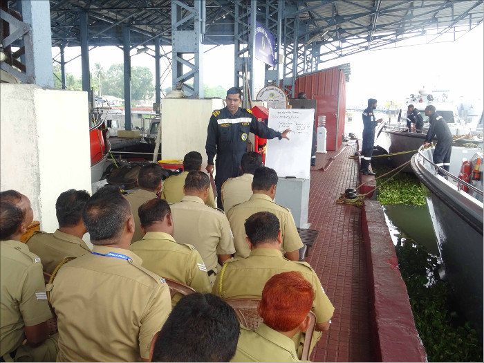  भारतीय नौसेना द्वारा तटीय पुलिस के लिए ट्रेनिंग कैप्सूल कोच्चि में आयोजित